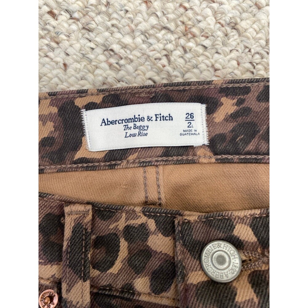Abercrombie & Fitch Baggy Low Rise Leopard Print Jeans Straight Leg Size 26/2L - Picture 11 of 11
